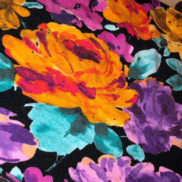 DONATED! 🌺Floral crop top🌷 - Picture 4 of 4